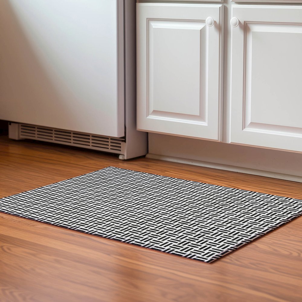 Premium Machine Washable Mayfield AMF978 Black 1'8" x 2'6" Rug. Picture 5