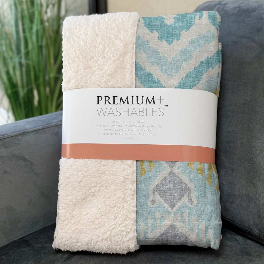 Premium Machine Washable ASB108 Aqua 50" x 70" Sherpa Throw Blanket. Picture 3