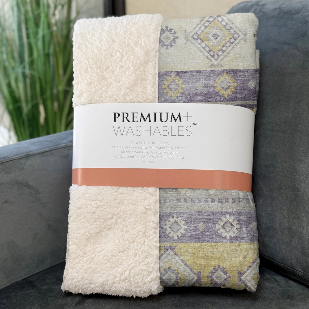 Premium Machine Washable ASB118 Purple 50" x 70" Sherpa Throw Blanket. Picture 3