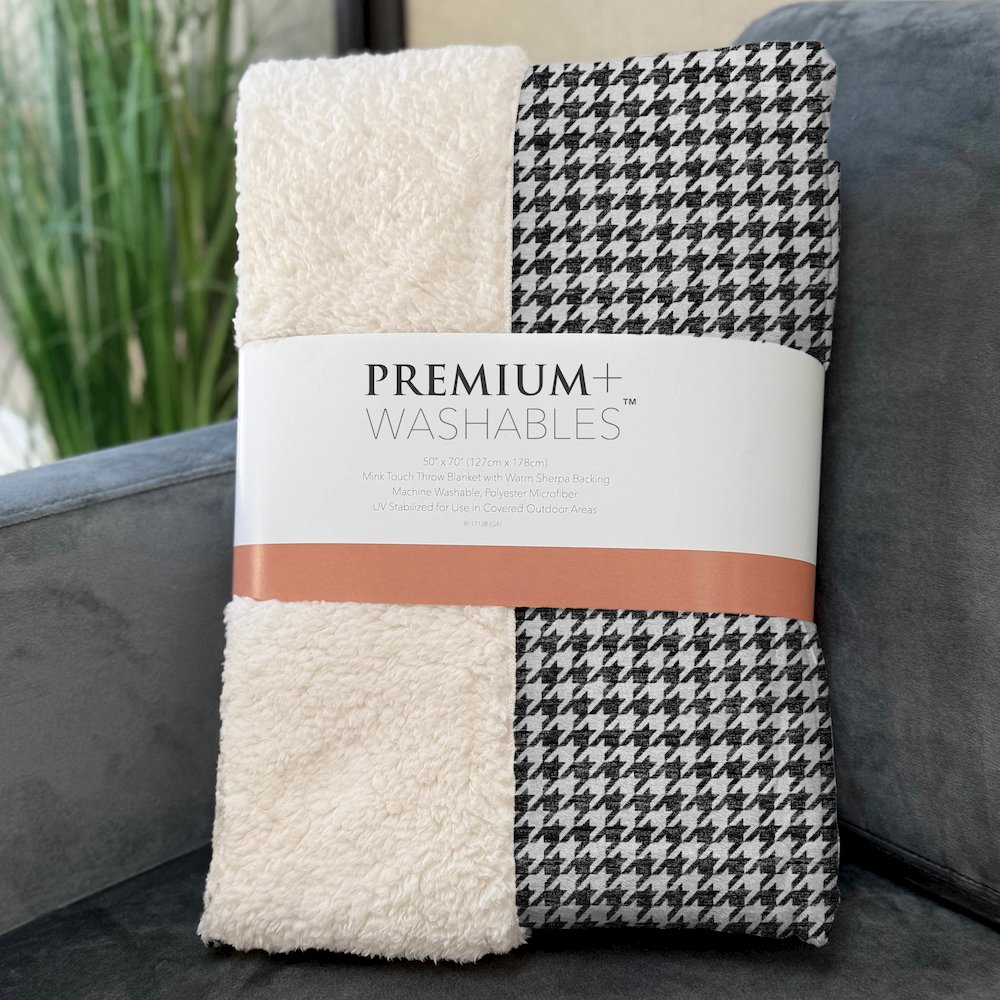 Premium Machine Washable ASB137 Black 50" x 70" Sherpa Throw Blanket. Picture 3