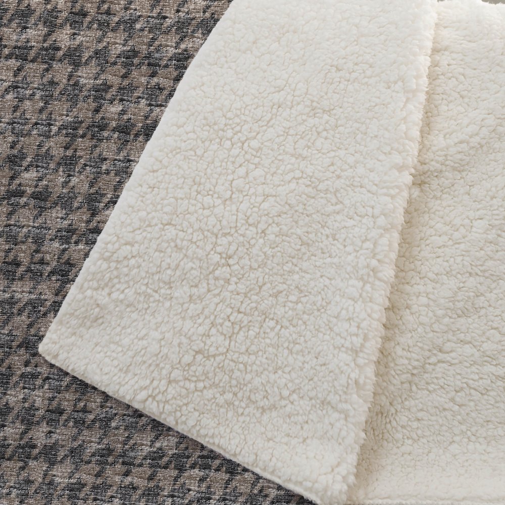 Premium Machine Washable ASB137 Chocolate 50" x 70" Sherpa Throw Blanket. Picture 2