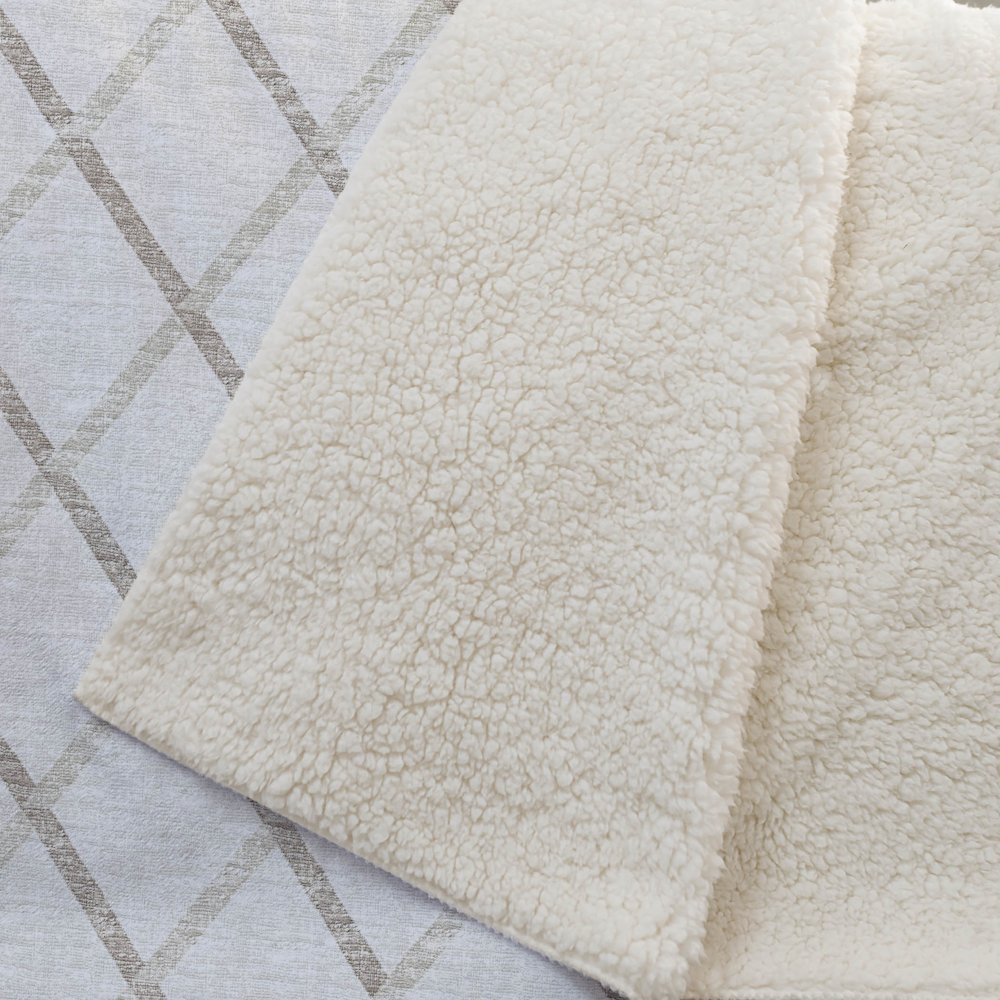 Premium Machine Washable ASB140 Ivory 50" x 70" Sherpa Throw Blanket. Picture 2