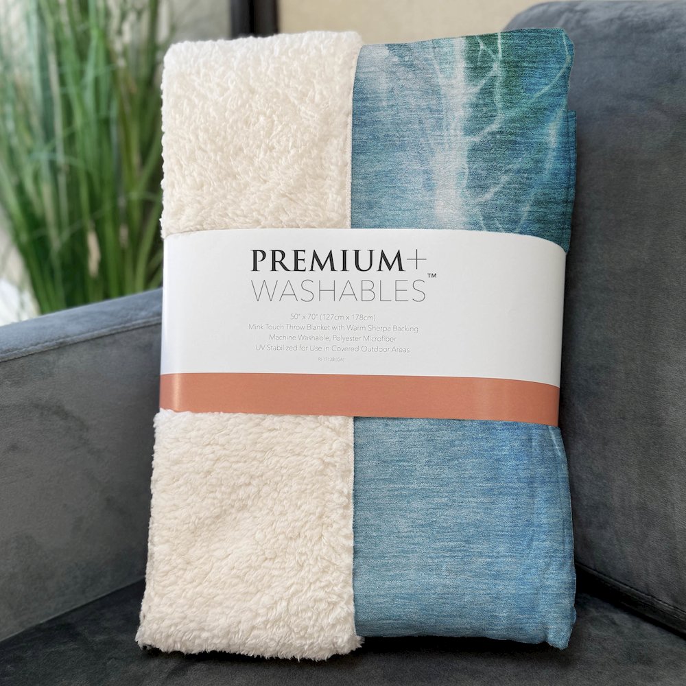 Premium Machine Washable ASB147 Bermuda 50" x 70" Sherpa Throw Blanket. Picture 3