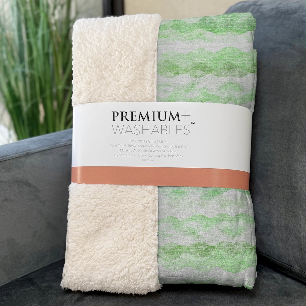 Premium Machine Washable ASB195 Green 50" x 70" Sherpa Throw Blanket. Picture 3