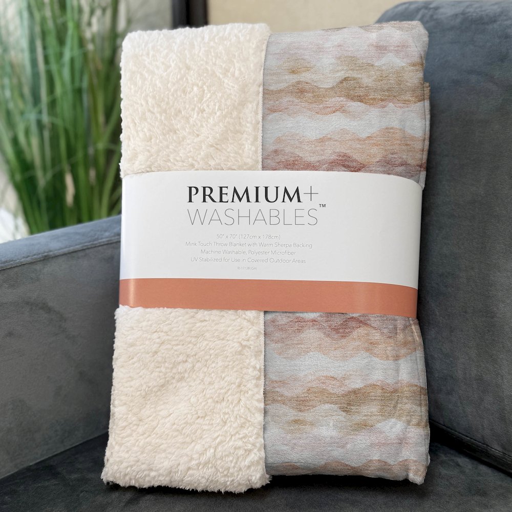 Premium Machine Washable ASB195 Peach 50" x 70" Sherpa Throw Blanket. Picture 3