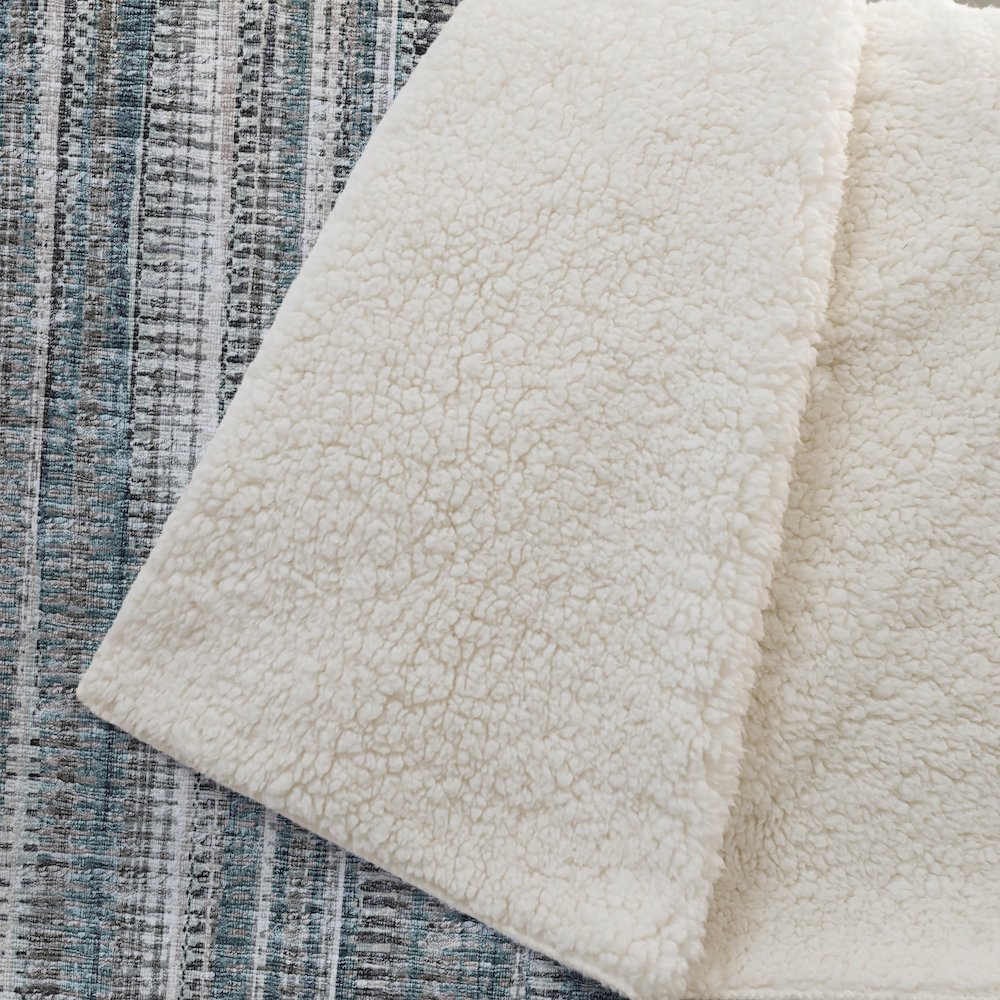 Premium Machine Washable ASB31 Peacock 50" x 70" Sherpa Throw Blanket. Picture 2