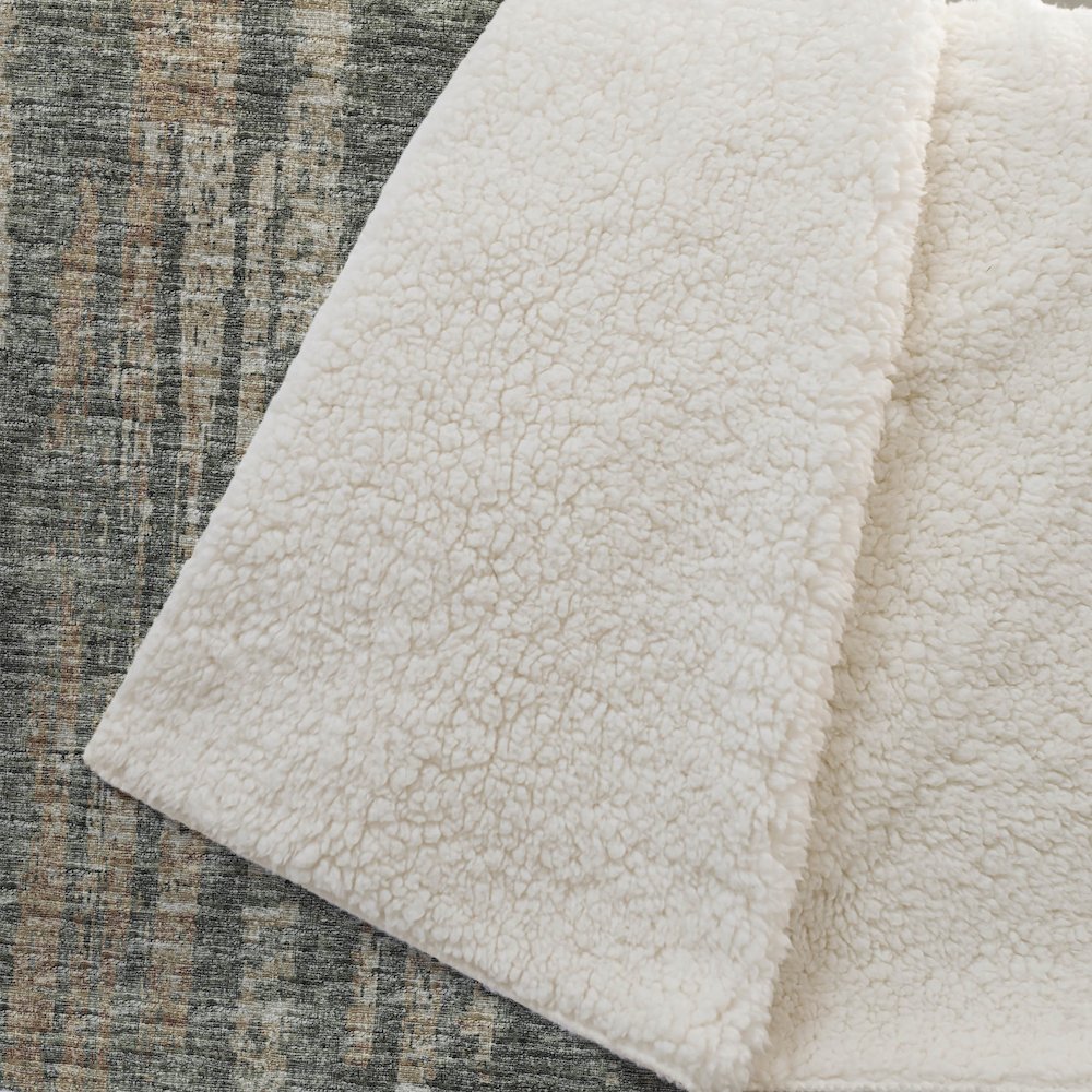 Premium Machine Washable ASB39 Green 50" x 70" Sherpa Throw Blanket. Picture 2