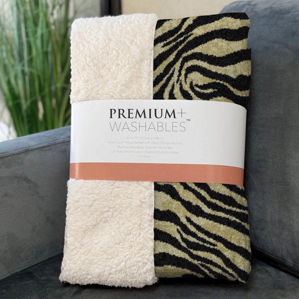 Premium Machine Washable ASB42 Gilded 50" x 70" Sherpa Throw Blanket. Picture 3