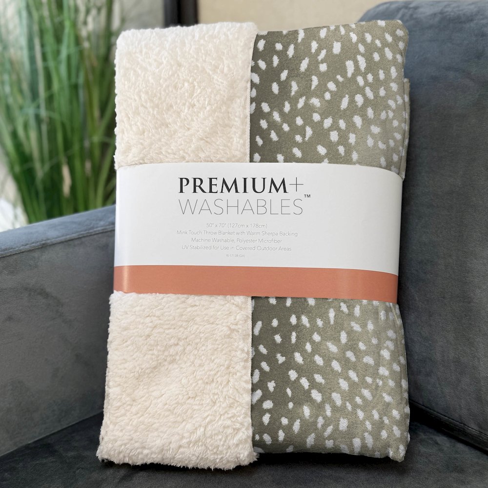 Premium Machine Washable ASB44 Fawn 50" x 70" Sherpa Throw Blanket. Picture 3