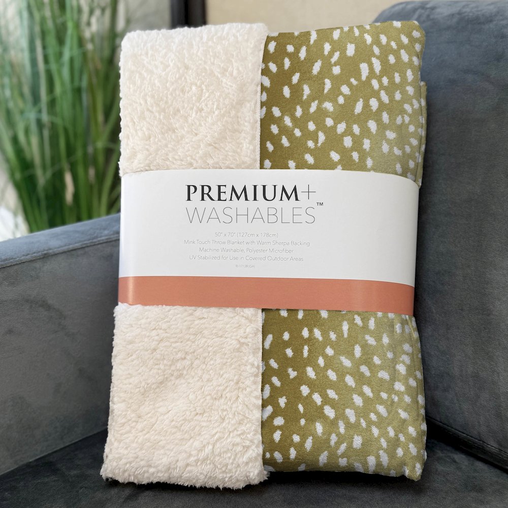 Premium Machine Washable ASB44 Gilded 50" x 70" Sherpa Throw Blanket. Picture 3