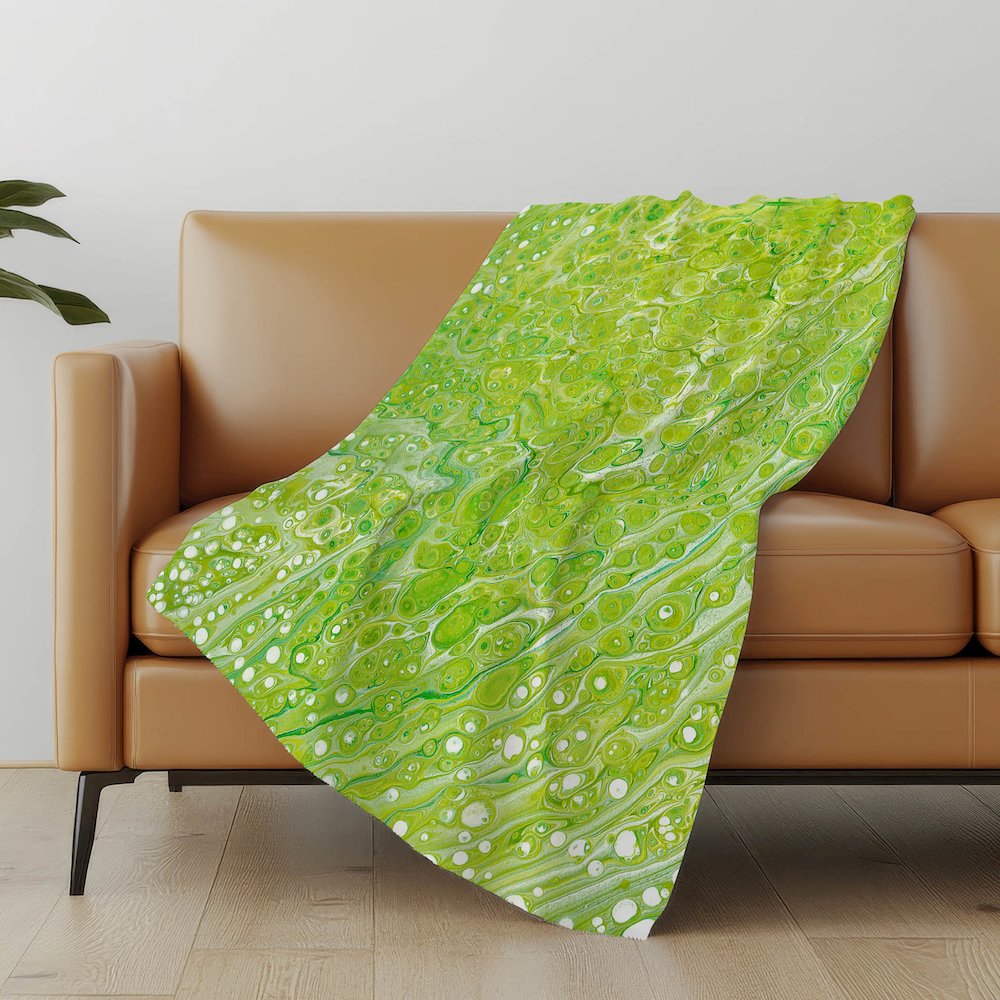 Premium Machine Washable ASB50 Clover 50" x 70" Sherpa Throw Blanket. Picture 4