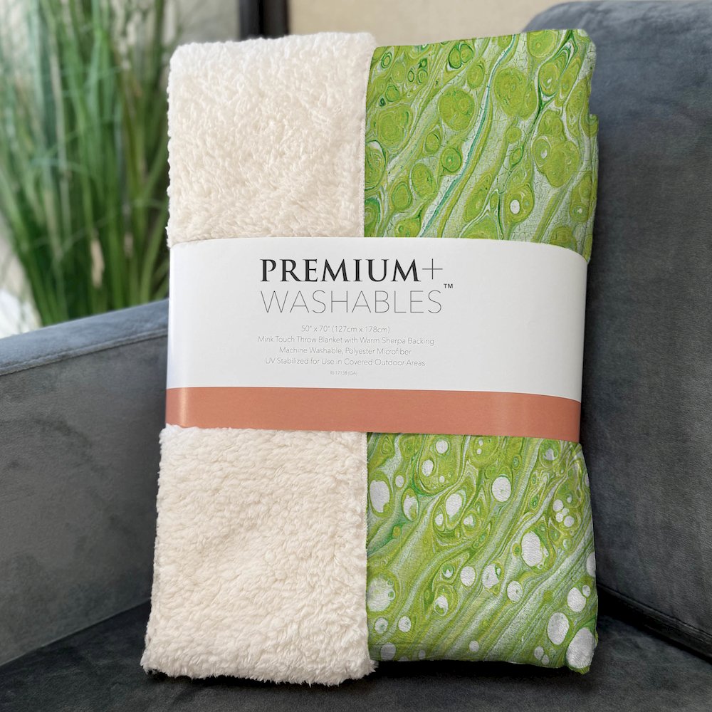 Premium Machine Washable ASB50 Clover 50" x 70" Sherpa Throw Blanket. Picture 3