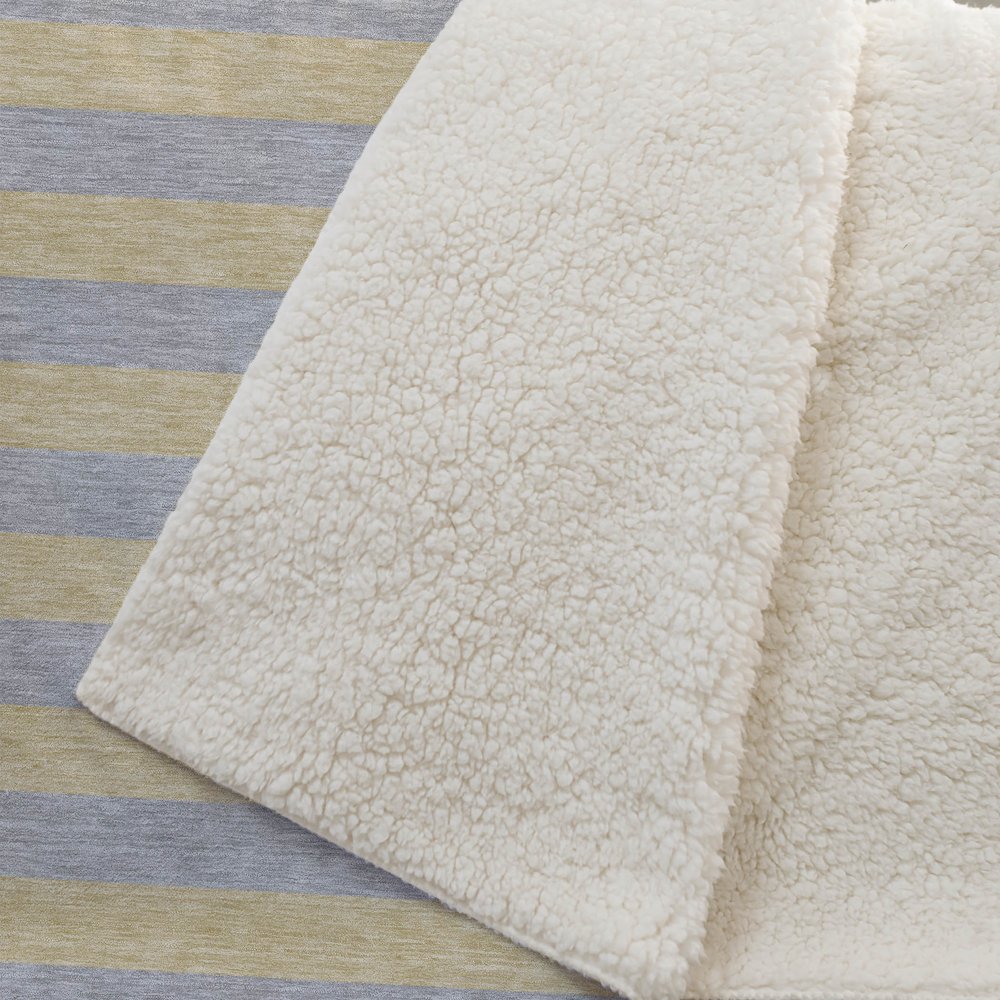 Premium Machine Washable ASB530 Silver 50" x 70" Sherpa Throw Blanket. Picture 2