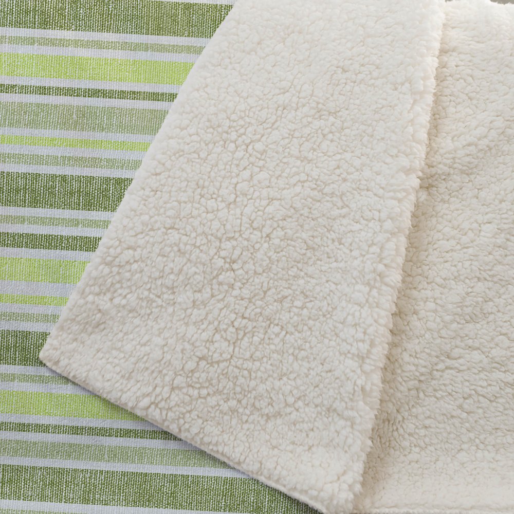Premium Machine Washable ASB531 Fern 50" x 70" Sherpa Throw Blanket. Picture 2