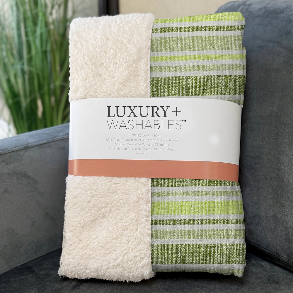 Premium Machine Washable ASB531 Fern 50" x 70" Sherpa Throw Blanket. Picture 3