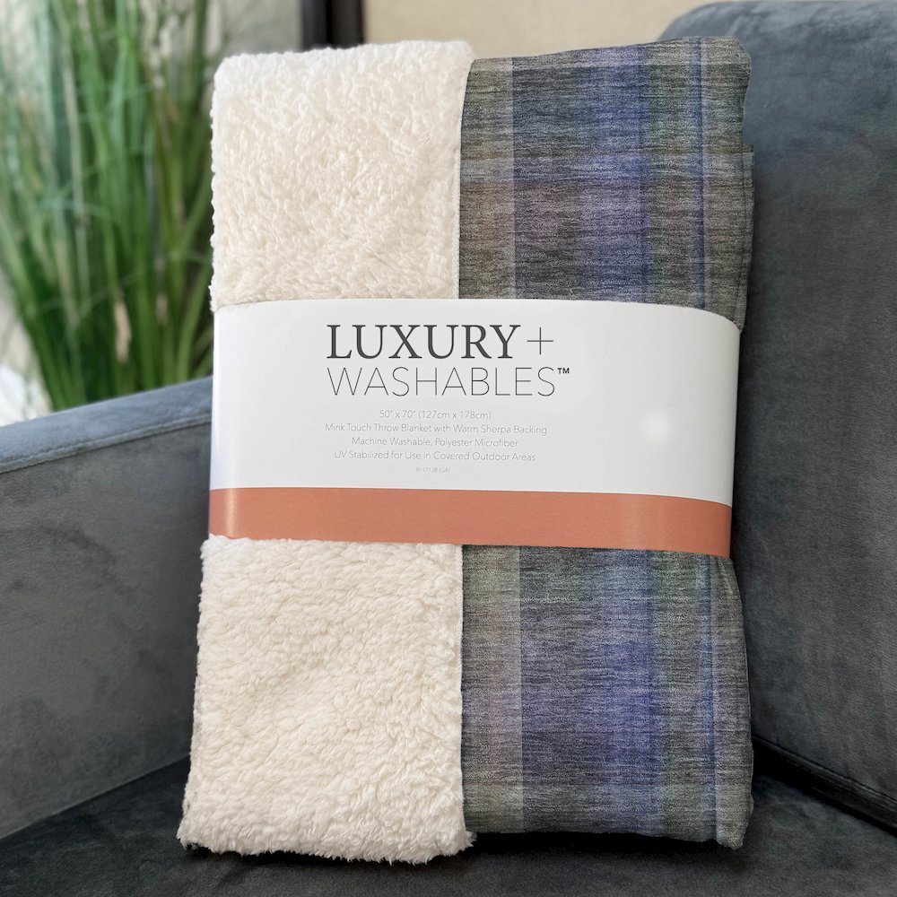Premium Machine Washable ASB534 Green 50" x 70" Sherpa Throw Blanket. Picture 3