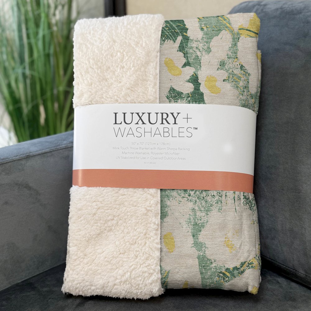 Premium Machine Washable ASB538 Green 50" x 70" Sherpa Throw Blanket. Picture 3