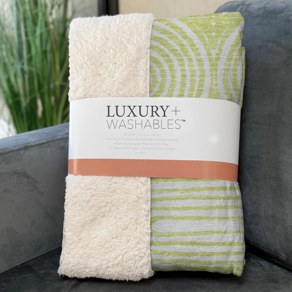 Premium Machine Washable ASB540 Green 50" x 70" Sherpa Throw Blanket. Picture 3
