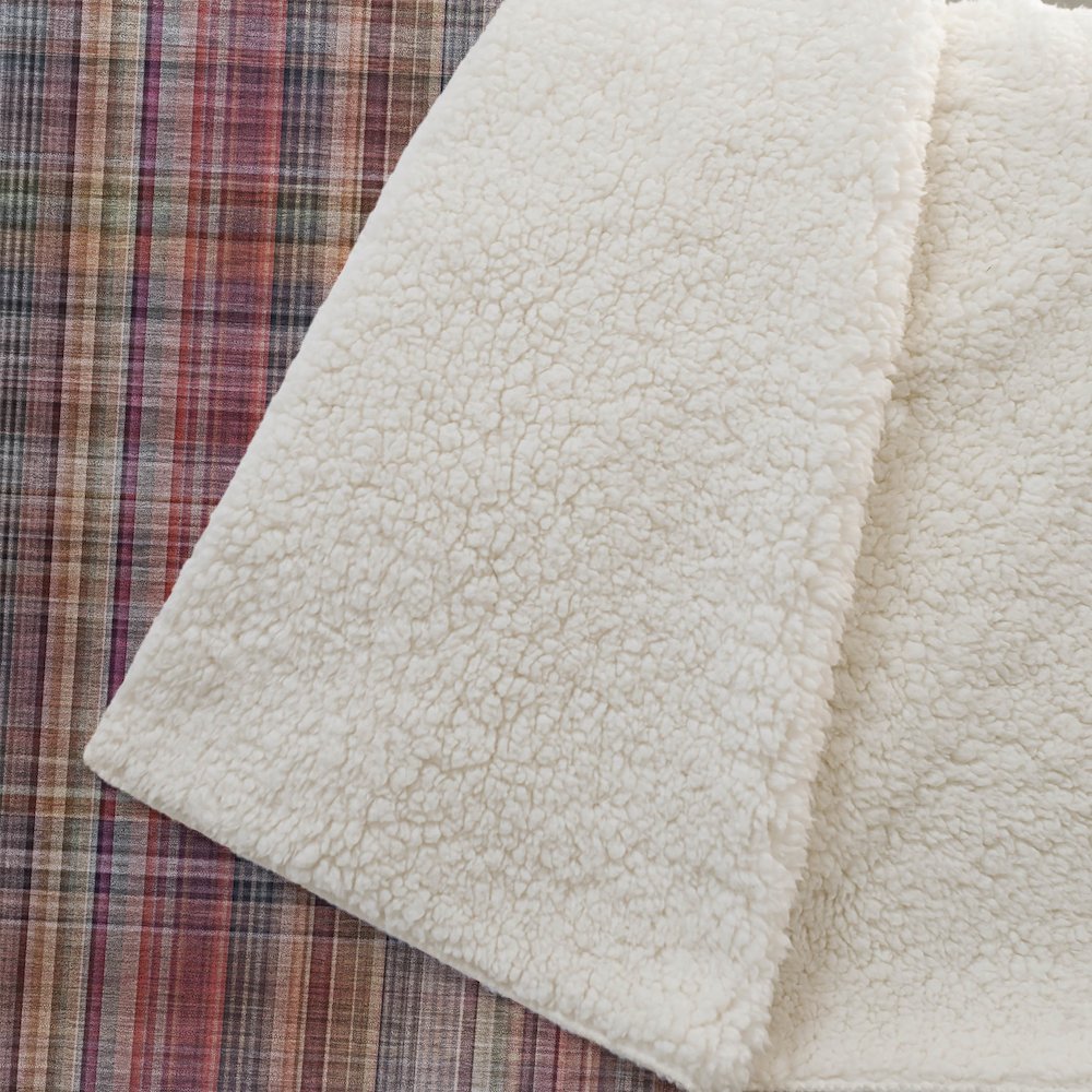Premium Machine Washable ASB541 Red 50" x 70" Sherpa Throw Blanket. Picture 2