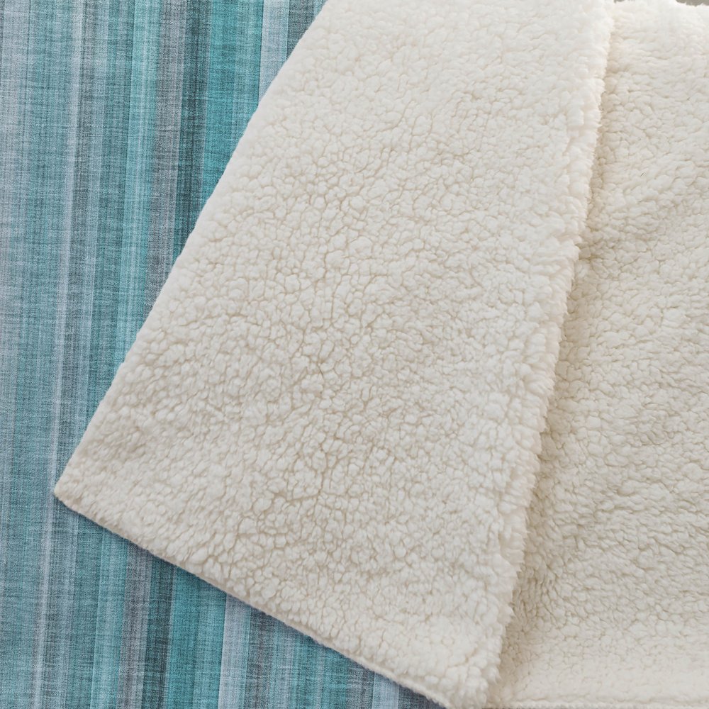 Premium Machine Washable ASB543 Teal 50" x 70" Sherpa Throw Blanket. Picture 2