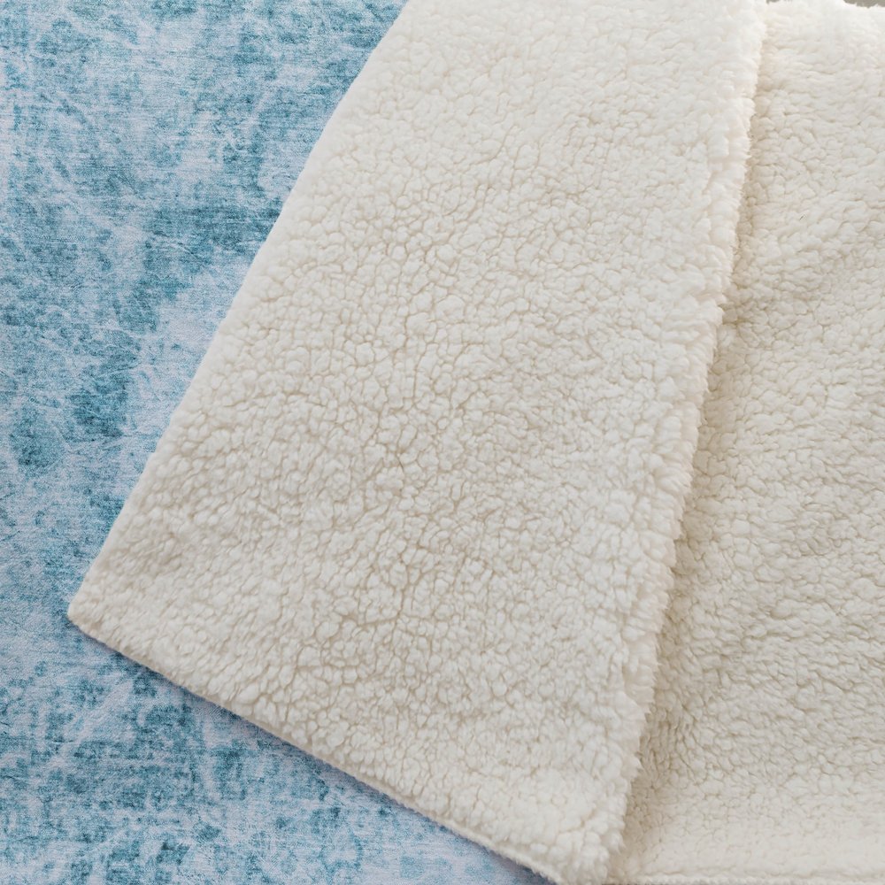 Premium Machine Washable ASB553 Teal 50" x 70" Sherpa Throw Blanket. Picture 2
