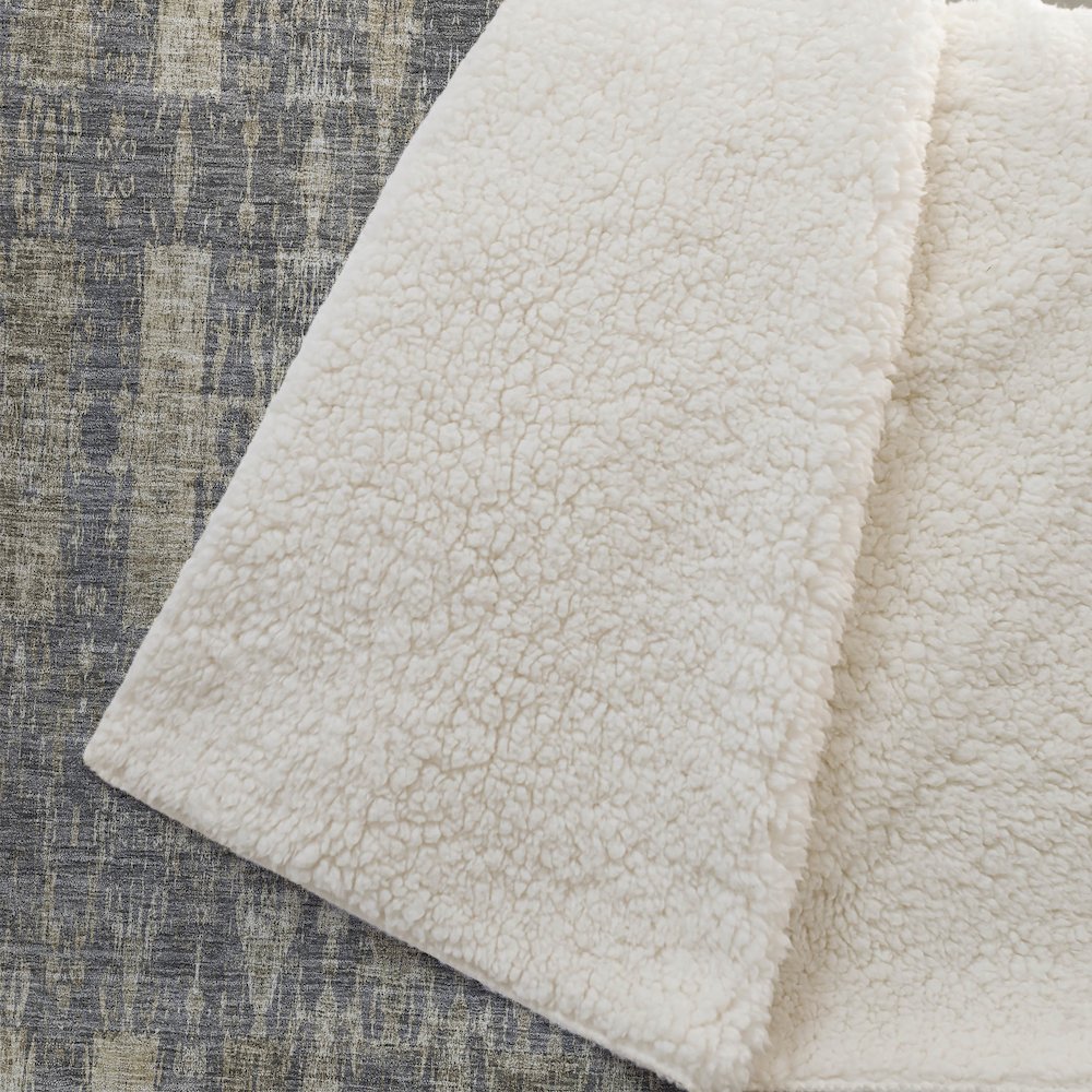 Premium Machine Washable ASB580 Gray 50" x 70" Sherpa Throw Blanket. Picture 2
