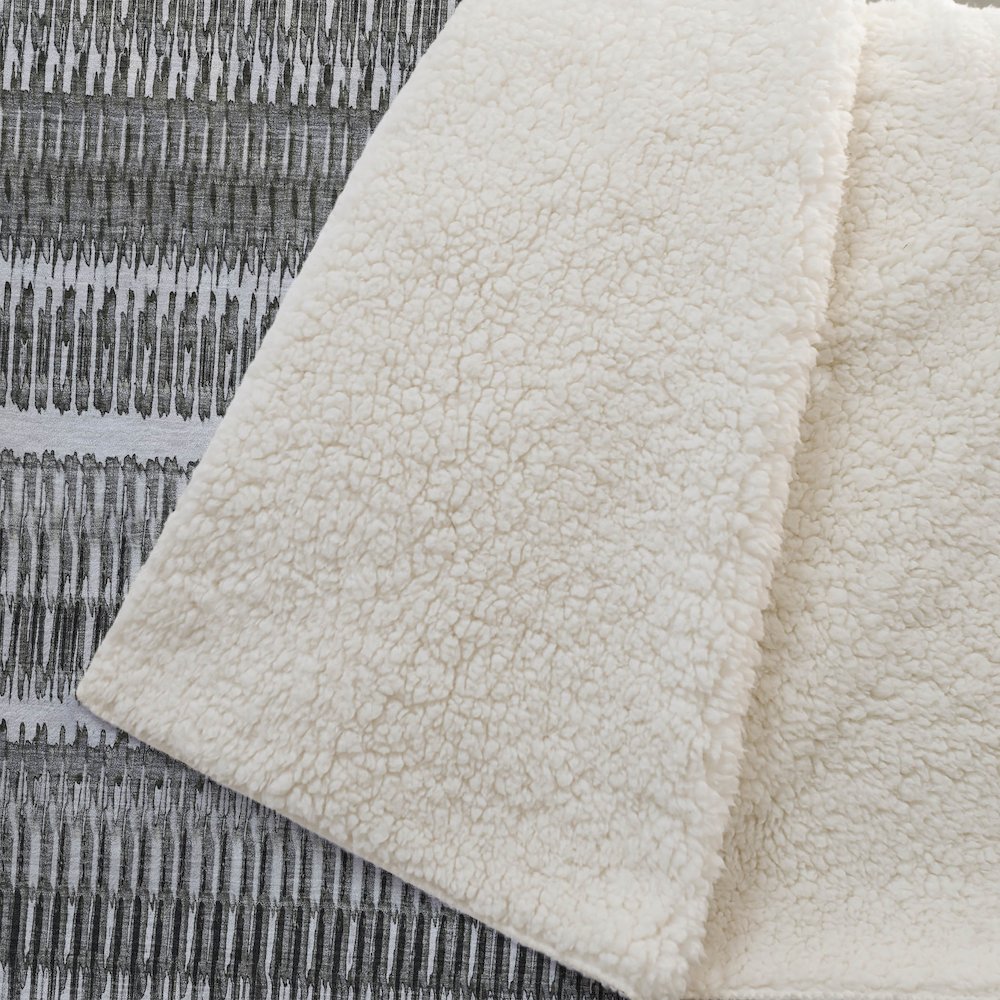 Premium Machine Washable ASB589 Gray 50" x 70" Sherpa Throw Blanket. Picture 2