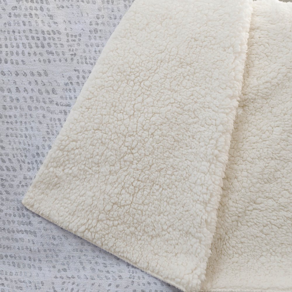 Premium Machine Washable ASB591 Silver 50" x 70" Sherpa Throw Blanket. Picture 2