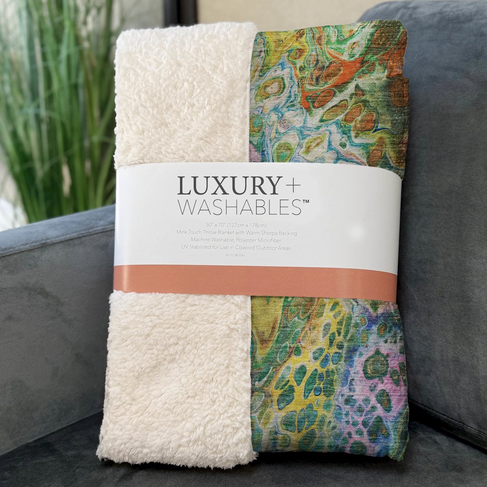 Premium Machine Washable ASB602 Green 50" x 70" Sherpa Throw Blanket. Picture 3