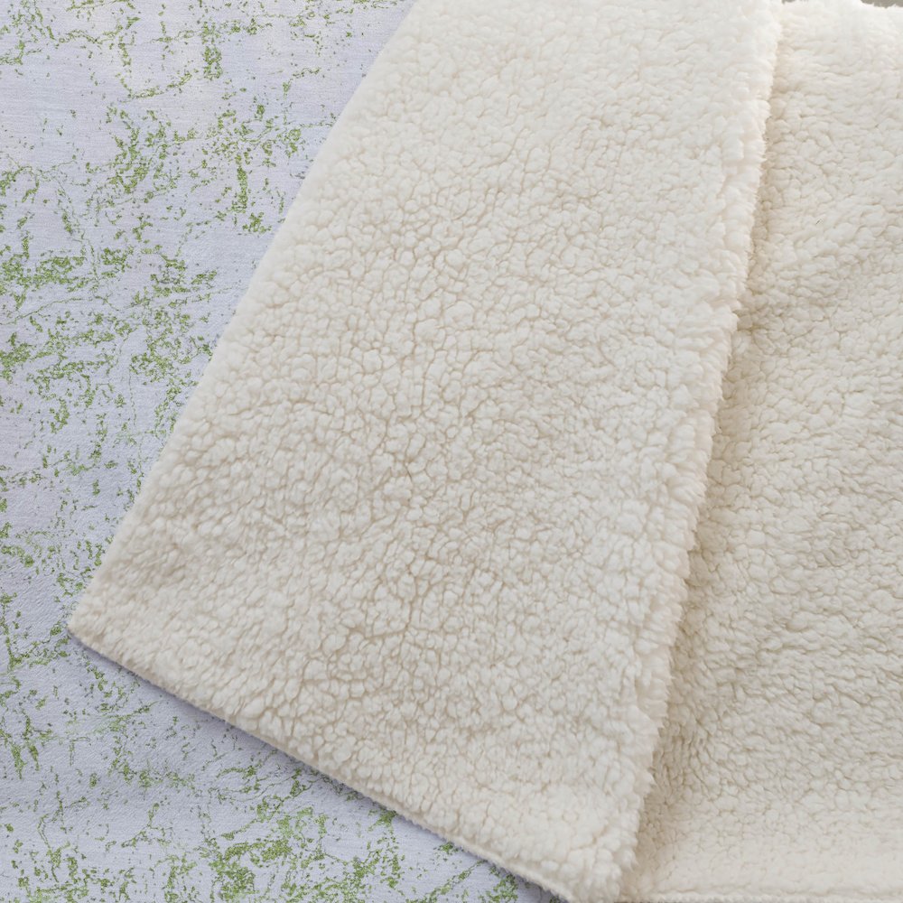Premium Machine Washable ASB606 Green 50" x 70" Sherpa Throw Blanket. Picture 2