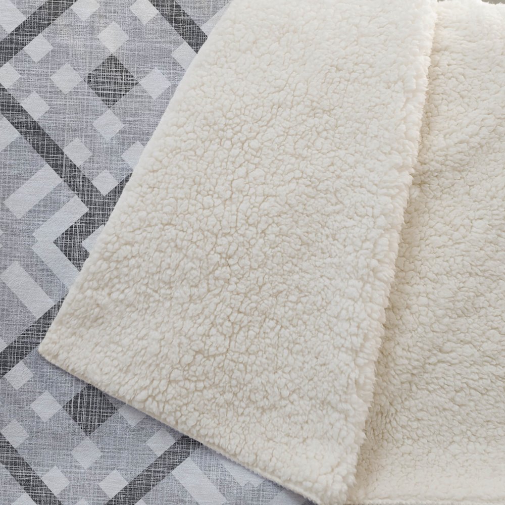 Premium Machine Washable ASB616 Gray 50" x 70" Sherpa Throw Blanket. Picture 2