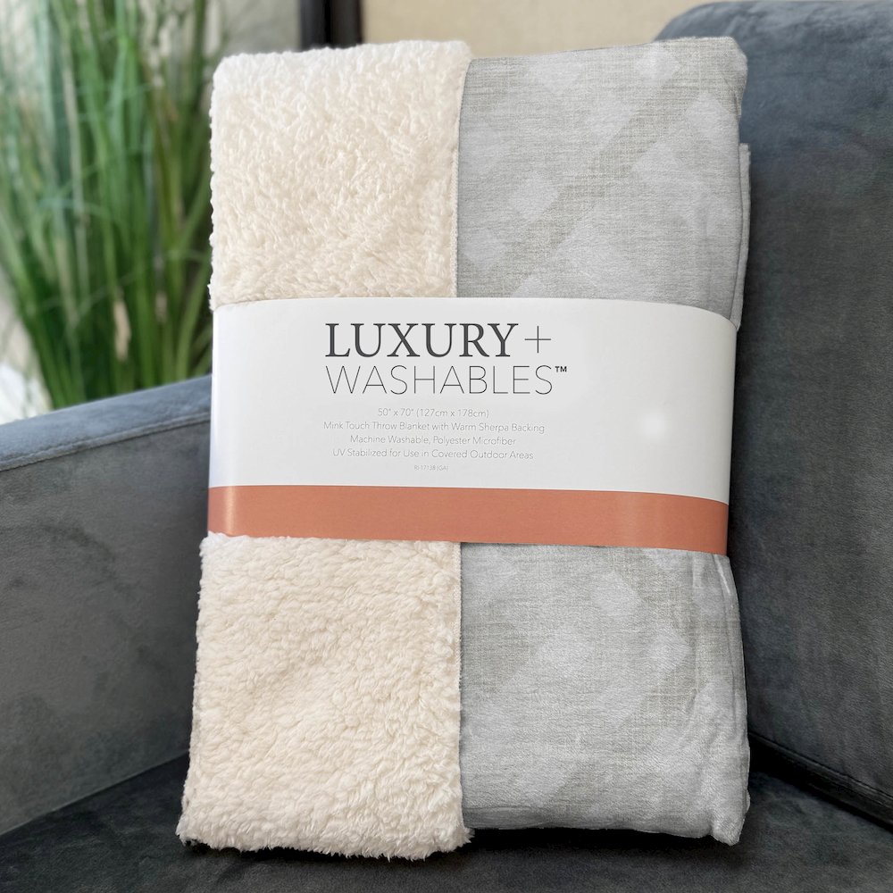 Premium Machine Washable ASB616 Ivory 50" x 70" Sherpa Throw Blanket. Picture 3