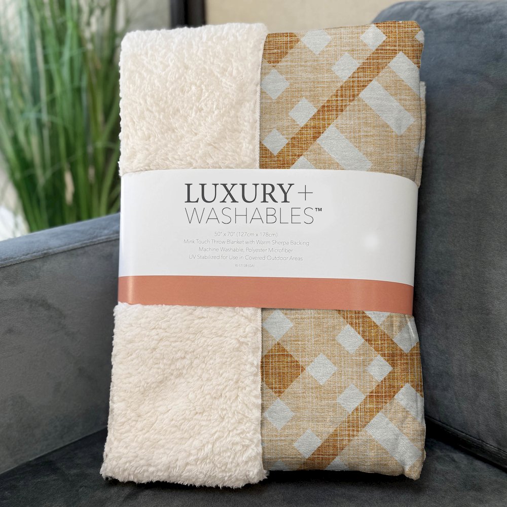 Premium Machine Washable ASB616 Peach 50" x 70" Sherpa Throw Blanket. Picture 3