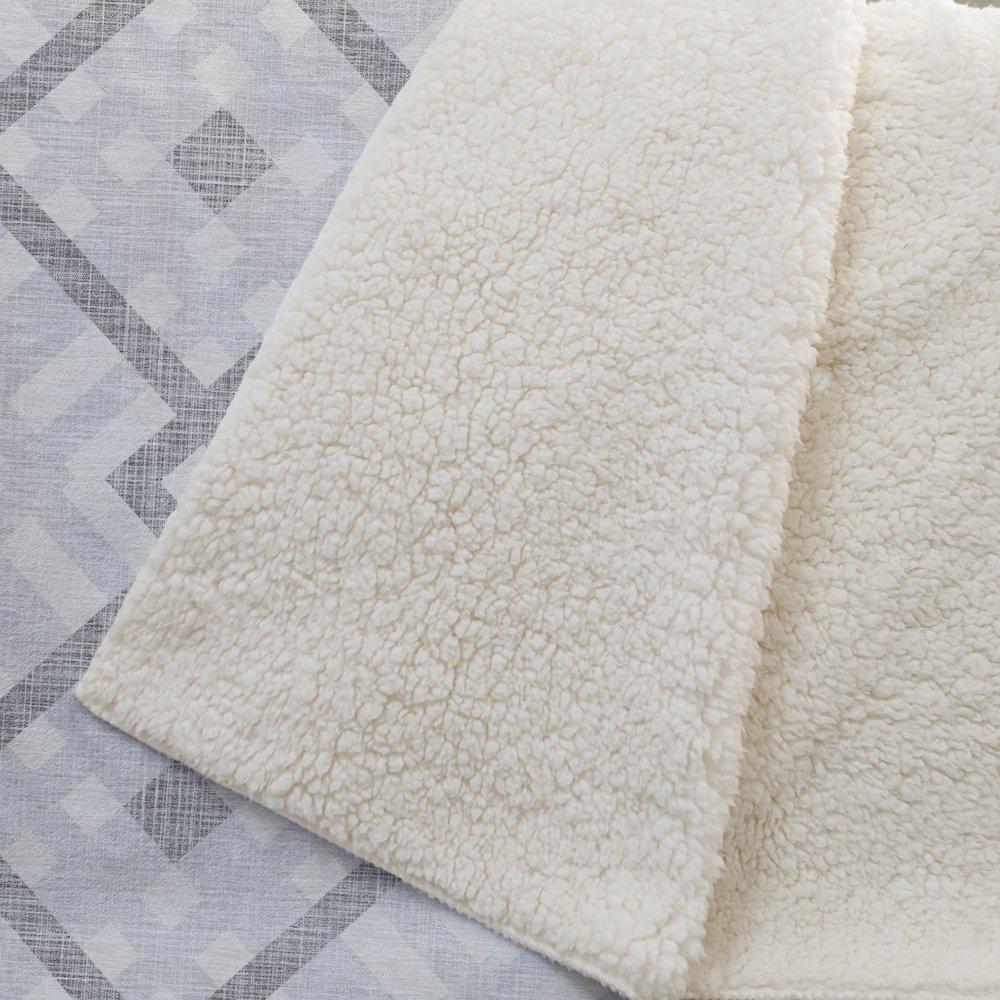 Premium Machine Washable ASB616 Silver 50" x 70" Sherpa Throw Blanket. Picture 2