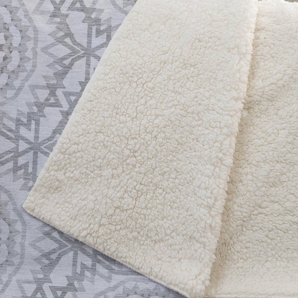 Premium Machine Washable ASB619 Silver 50" x 70" Sherpa Throw Blanket. Picture 2