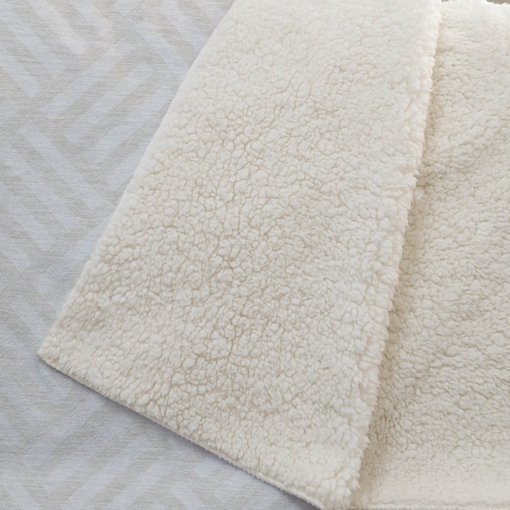 Premium Machine Washable ASB620 Ivory 50" x 70" Sherpa Throw Blanket. Picture 2