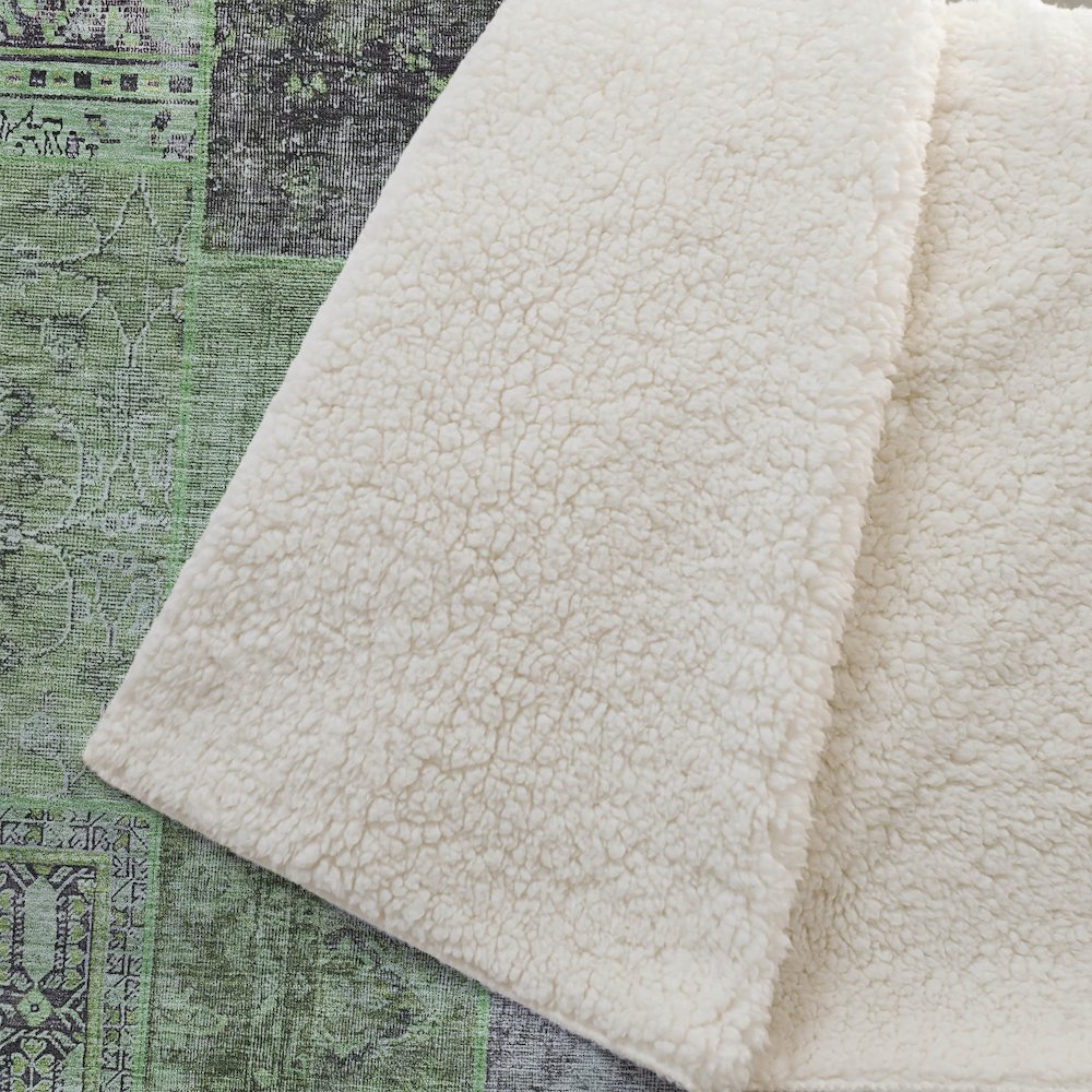 Premium Machine Washable ASB669 Green 50" x 70" Sherpa Throw Blanket. Picture 2