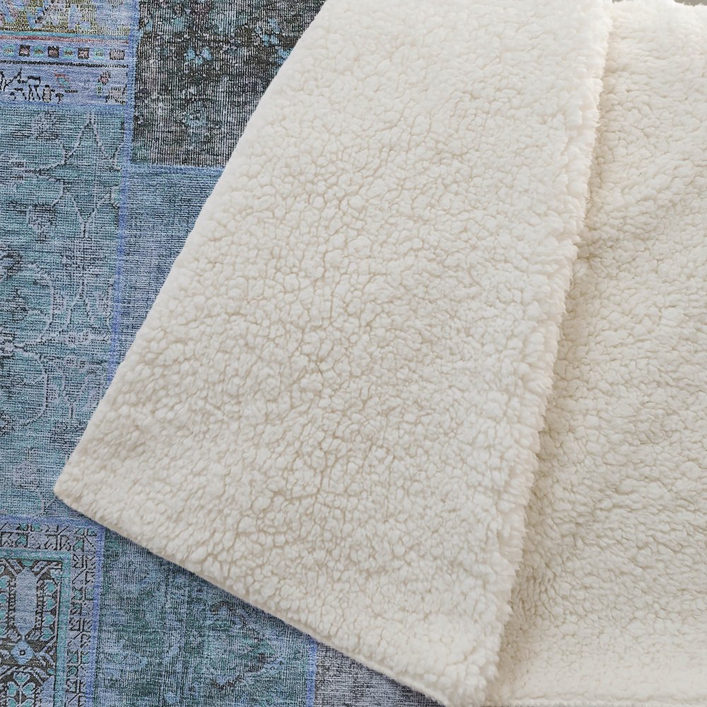 Premium Machine Washable ASB669 Teal 50" x 70" Sherpa Throw Blanket. Picture 2