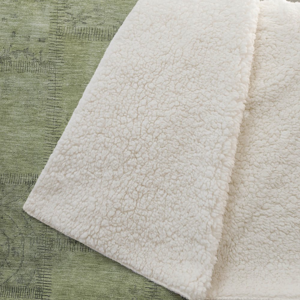 Premium Machine Washable ASB685 Fern 50" x 70" Sherpa Throw Blanket. Picture 2