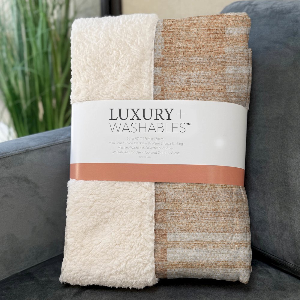 Premium Machine Washable ASB686 Salmon 50" x 70" Sherpa Throw Blanket. Picture 3
