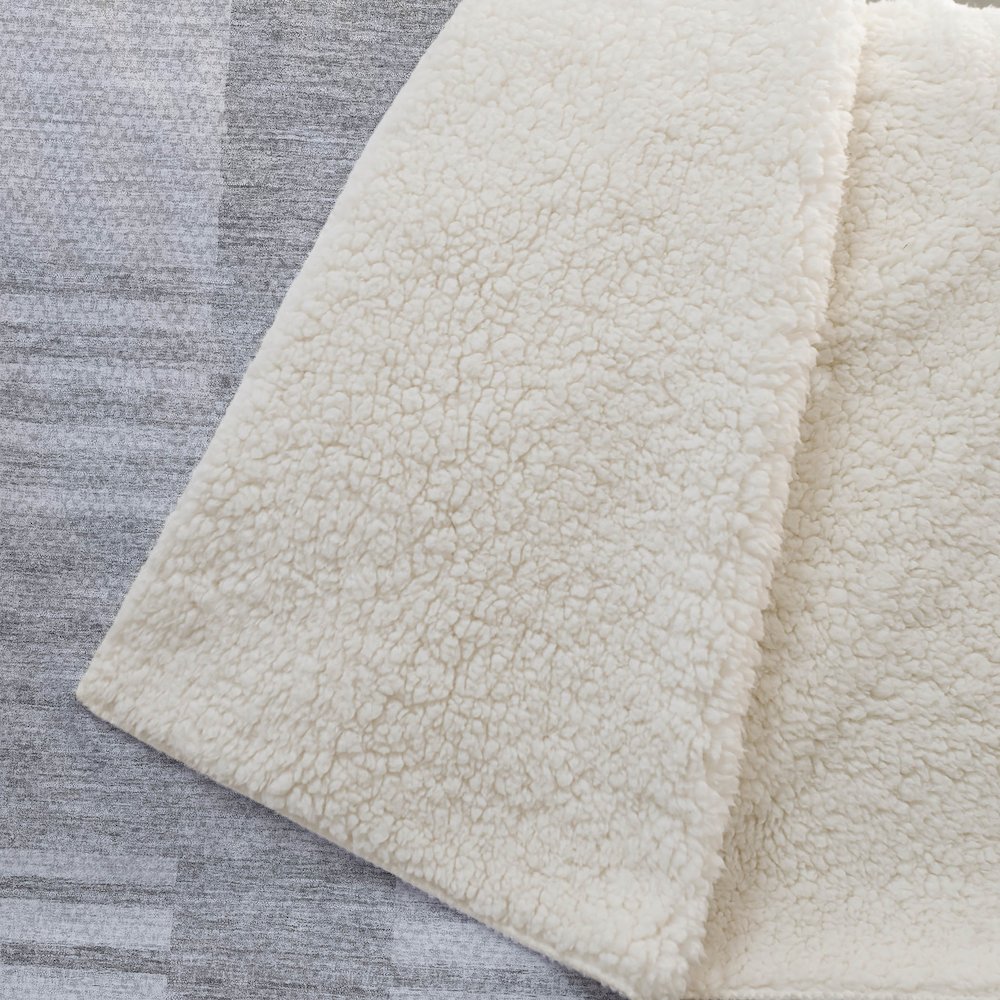 Premium Machine Washable ASB686 Silver 50" x 70" Sherpa Throw Blanket. Picture 2