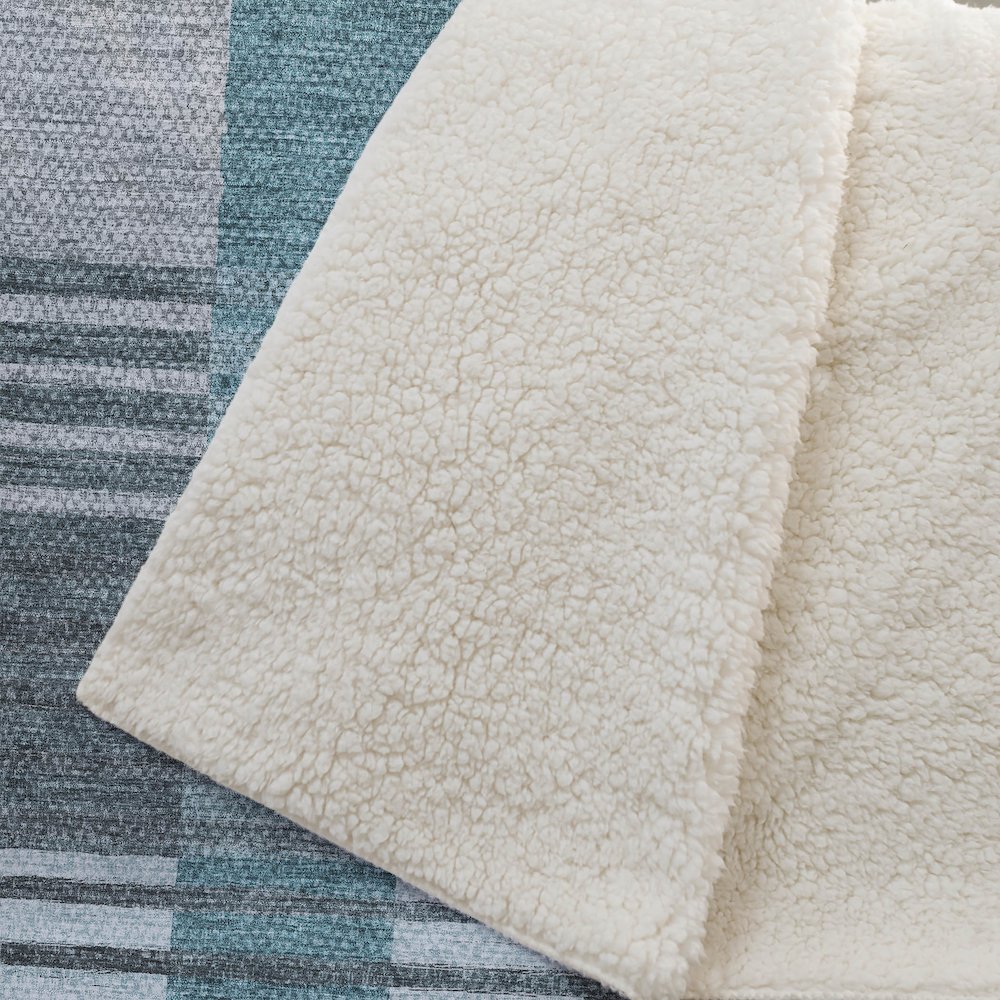 Premium Machine Washable ASB687 Teal 50" x 70" Sherpa Throw Blanket. Picture 2