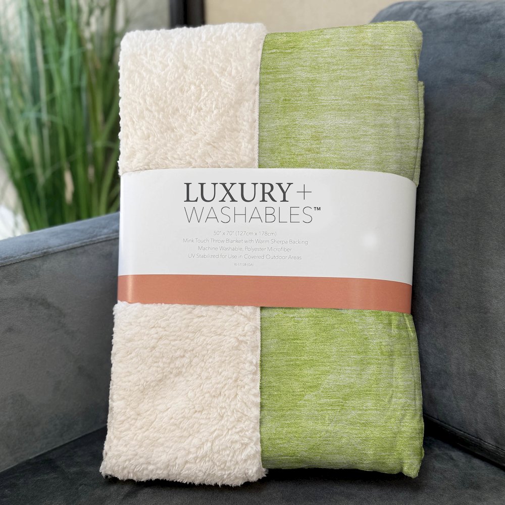 Premium Machine Washable ASB688 Aloe 50" x 70" Sherpa Throw Blanket. Picture 3