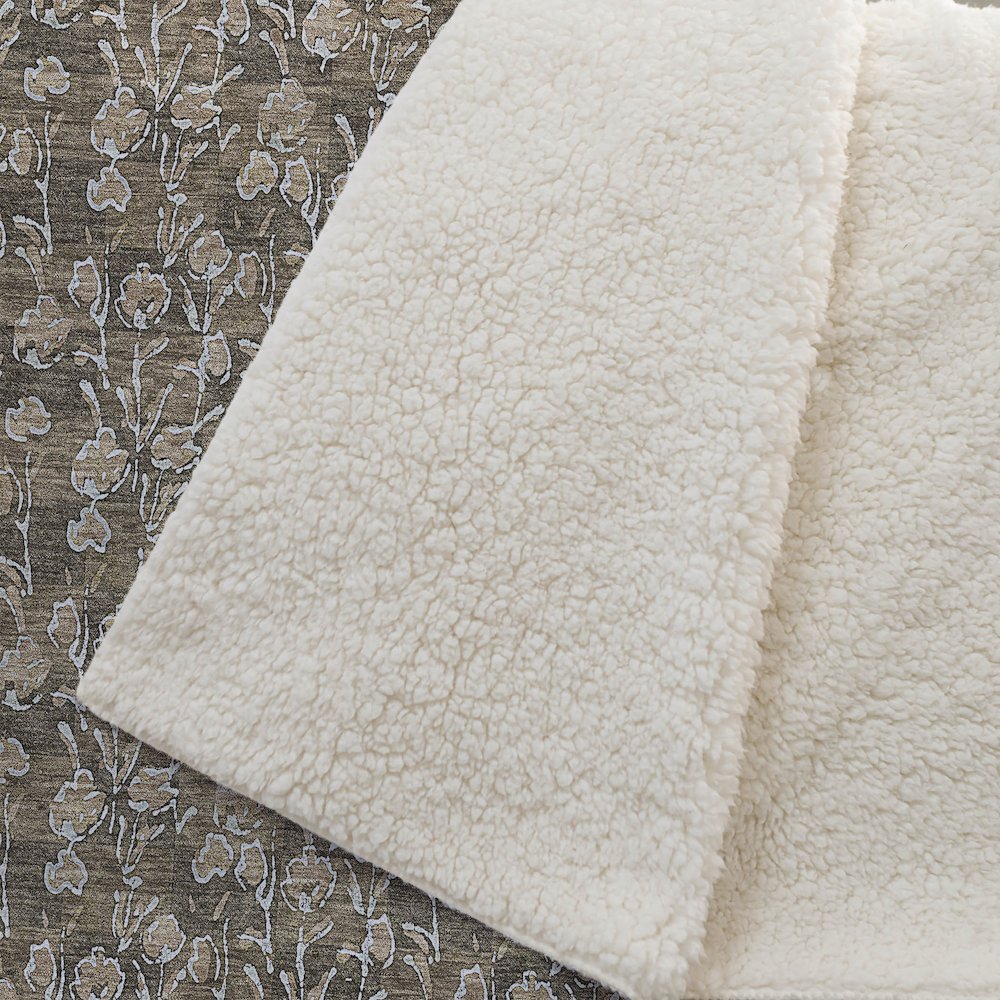 Premium Machine Washable ASB692 Brown 50" x 70" Sherpa Throw Blanket. Picture 2