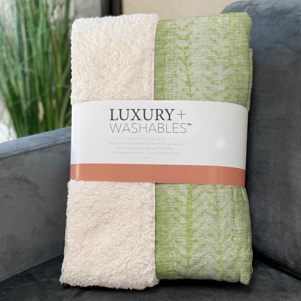 Premium Machine Washable ASB694 Aloe 50" x 70" Sherpa Throw Blanket. Picture 3