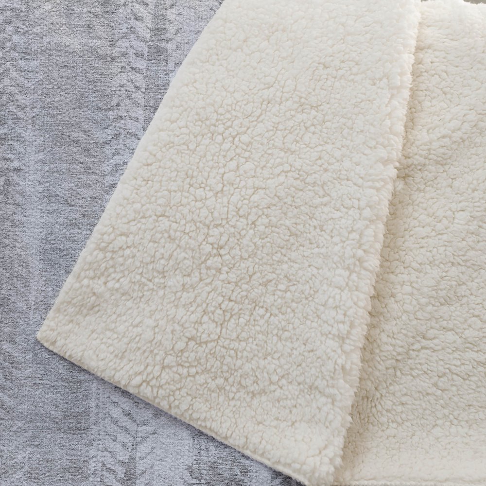 Premium Machine Washable ASB694 Silver 50" x 70" Sherpa Throw Blanket. Picture 2