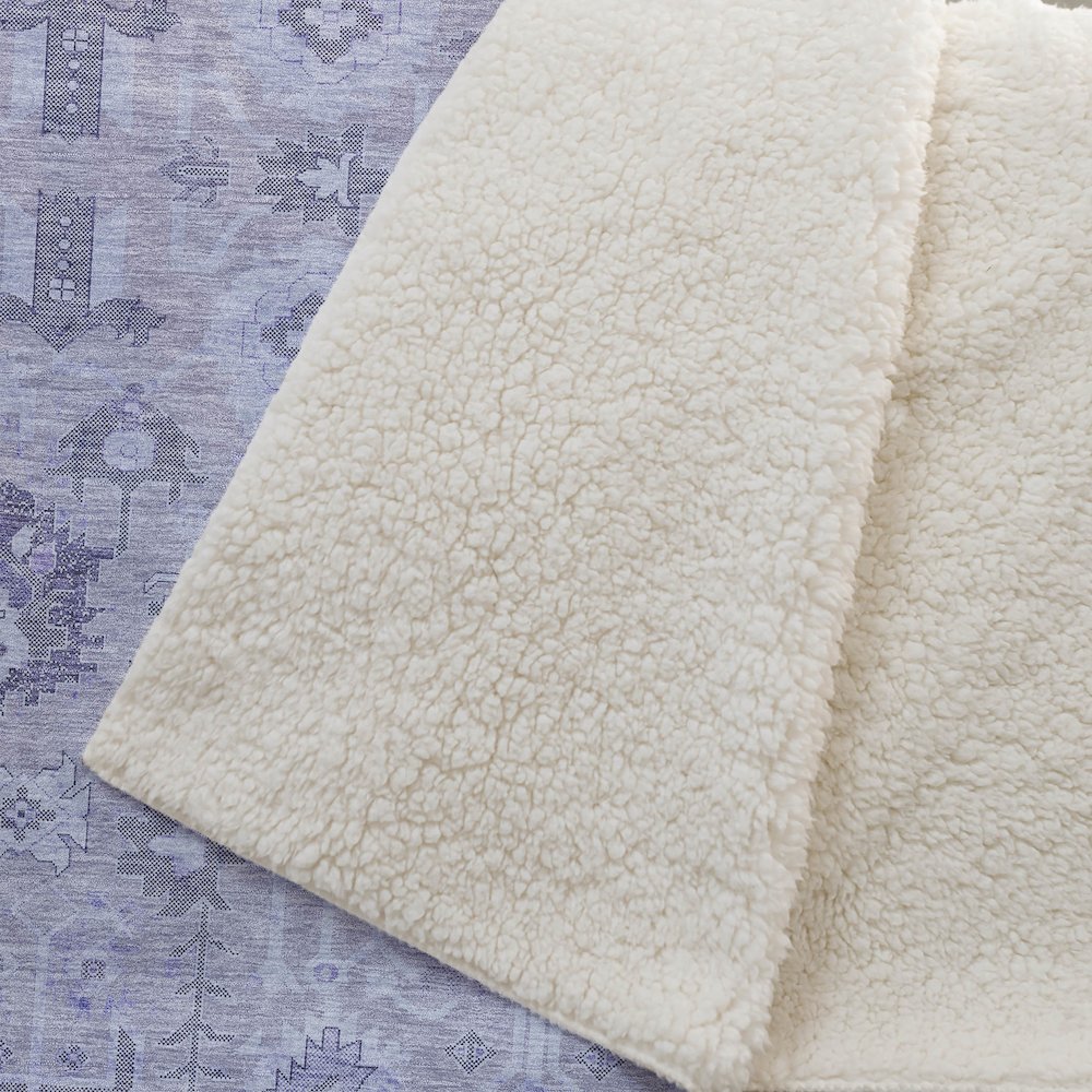 Premium Machine Washable ASB697 Lavender 50" x 70" Sherpa Throw Blanket. Picture 2
