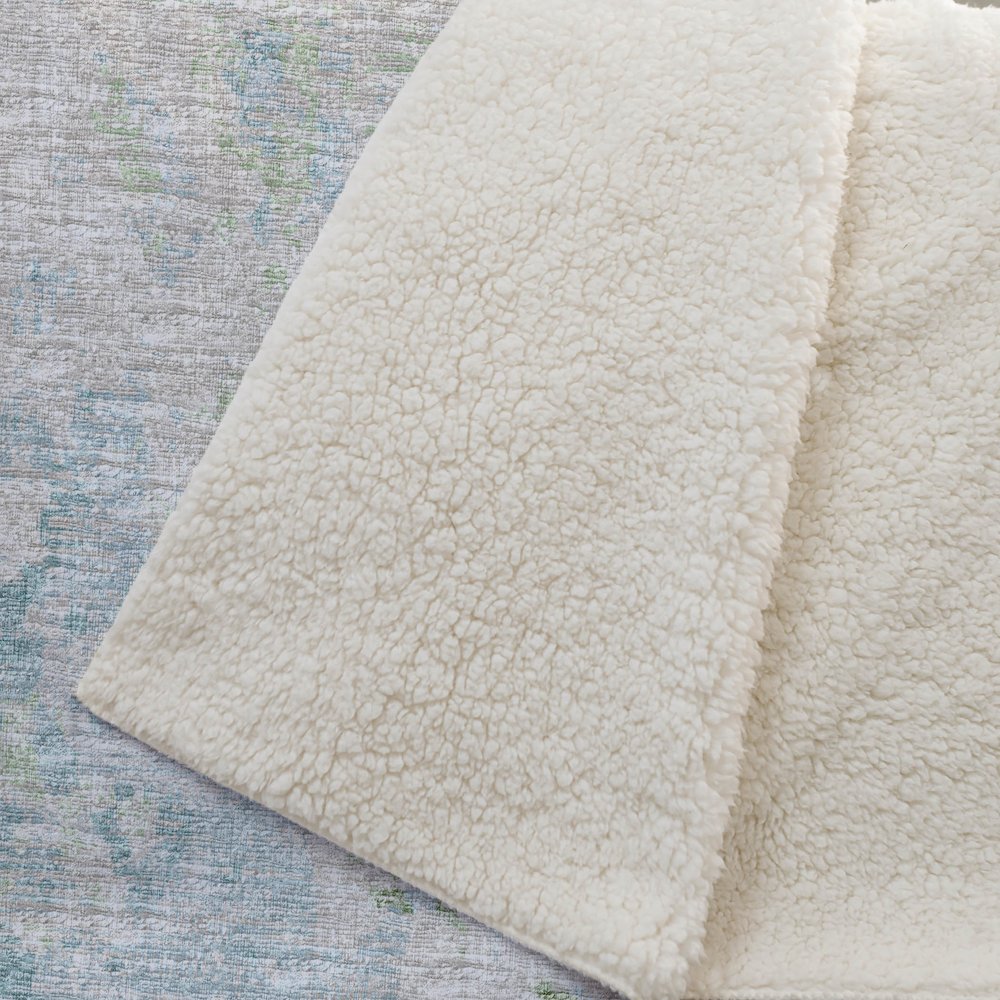 Premium Machine Washable ASB70 Green 50" x 70" Sherpa Throw Blanket. Picture 2
