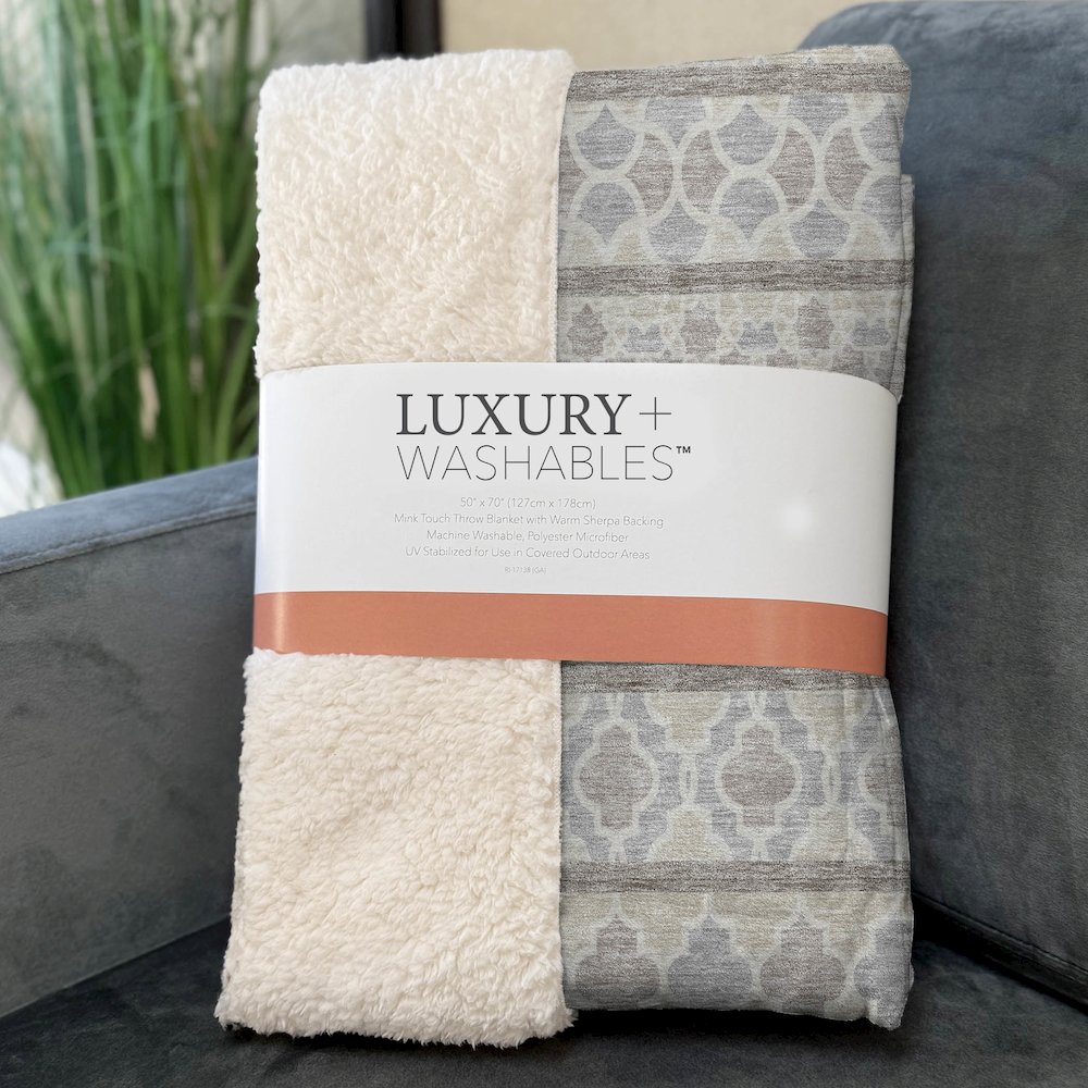 Premium Machine Washable ASB726 Ivory 50" x 70" Sherpa Throw Blanket. Picture 3