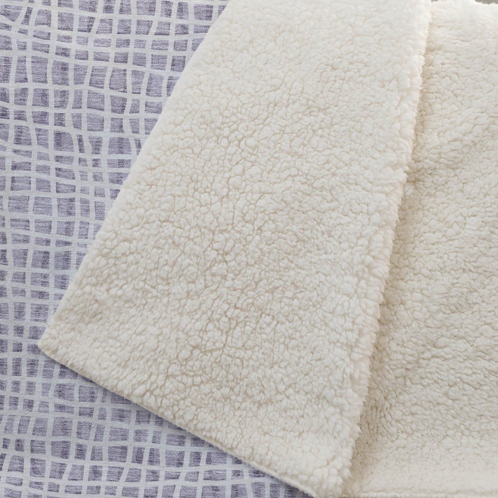 Premium Machine Washable ASB729 Lilac 50" x 70" Sherpa Throw Blanket. Picture 2